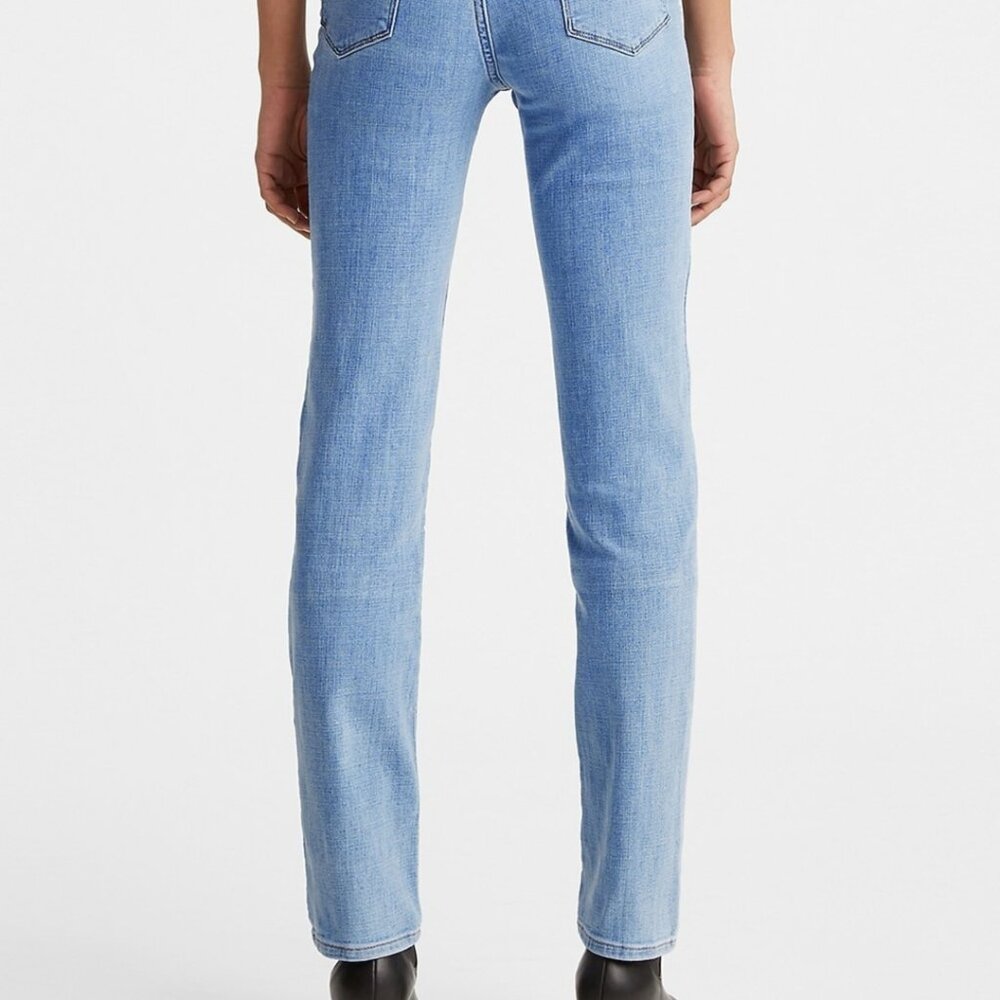 NWOT Levi's 724 straight high waisted jeans, light wash | size 26